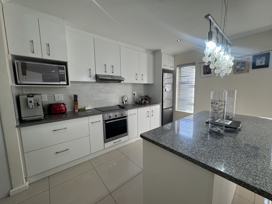 3 Bedroom Property for Sale in Parklands North Western Cape